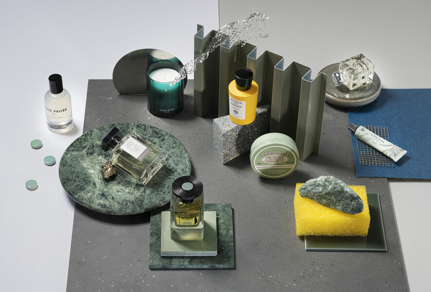 LUDWIG BECK Beauty: Christmas photo shoot for the autumn/winter 2019 edition Still life with green and yellow beauty products on marble plates and surfaces in grey and blue