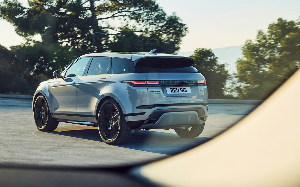 Test drive with the Range Rover Evoque 2019: Road trip through Athens Range Rover Evoque, photographed from another car, driving on a tree-lined road