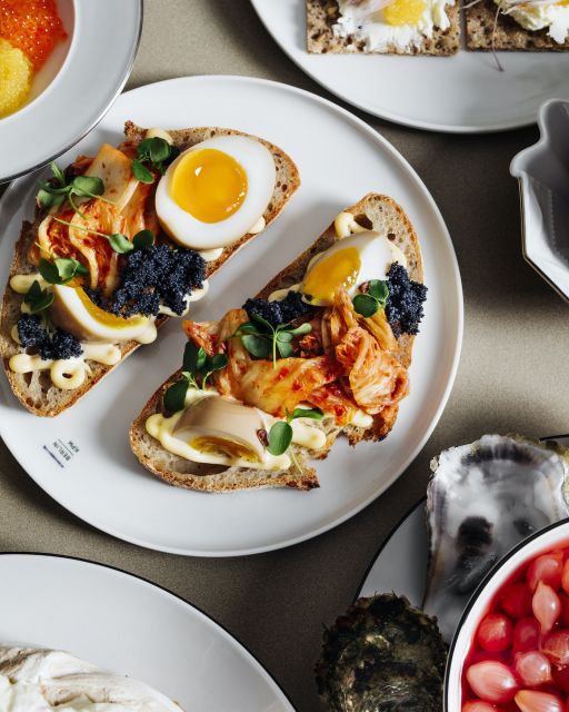 Snack de luxe: Scandinavian delicacies served on royal porcelain from KPM Skilfully topped crisp breads and snacks on white porcelain plates