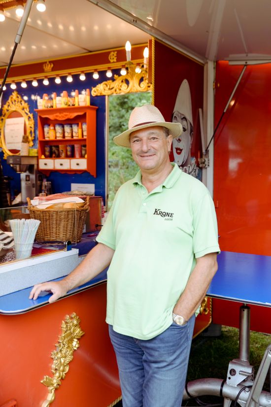 Visit to Circus Krone Farm for SeeMagazin 2021 Man stands in front of a wagon with snacks